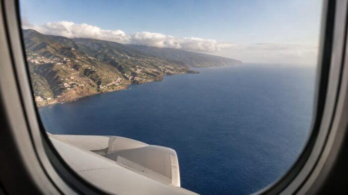 Ankunft auf Madeira mit Blick auf Meer und Insel